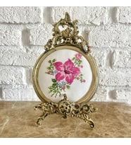 Seretamin Handmade Pembe Zambak Kanaviçe Nakışlı Pirinç Çerçeve