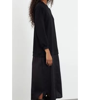 Moda Stil Regular Bisiklet Yaka Maxi Boy Tesettür Dokuma Gömlek Detaylı Örme Elbise (Siyah)