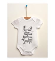Unisex Bebek Beyaz Herkes Bıksa Benden Halam Bana Doymaz Baskılı Body Zıbın