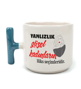 Yalnızlık Güzel Kadınların Lüks Seçimleridir Baskılı Kadınlar Günü Mavi Kulplu T Kupa