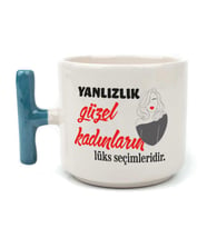 Yalnızlık Güzel Kadınların Lüks Seçimleridir Baskılı Kadınlar Günü Mavi Kulplu T Kupa
