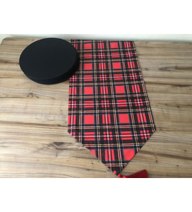YILBAŞI EKOSE DESENLİ RUNNER & SUPLA (Krem)