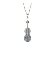 Keman Figürlü Metal Kolye – Unisex Müzik Aletli Takı 60 cm Zincir (Gümüş)