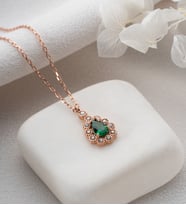 925 Ayar Gümüş Rose Kaplama Zümrüt Taşlı Kadın Kolye