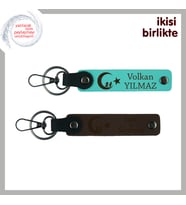 Sevdiğinle Paylaşılacak Anlamlı Set – Çocuk Ve Ayyıldız Temalı Deri Anahtarlık, Turkuaz-Kahve