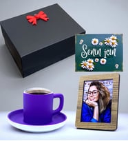 Özel Hediye Kutusunda Renkli Kahve Fincanı - Kişiye Özel Fotoğraflı Set (Mor)