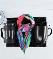 Renkli Fular & Siyah Kupa & French Press