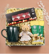 Yeşil Kristal Kupa & 2'li Starbucks Kahve & 10'lu Kırmızı Mum & Mini Elbiseli Ayıcık Anahtarlık Hediye Seti