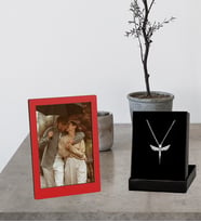 Kişiye Özel Fotoğraflı  Ahşap Çerçeve Ve Melek Kolye