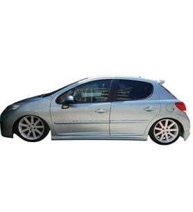 🚘 Peugeot 207 Yan Marşpiyel – Sportif Plastik Gövde Kiti  Dayanıklı Malzeme (Standart)
