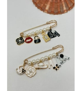 İnci Ve Charm Detay Broş Beyaz