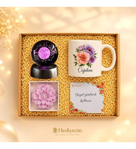 Kişiye Özel İsimli Hediye Kutusu Satürn Kız Işıklı Küre Kupa Bardak Ve Lotus Mum Seti