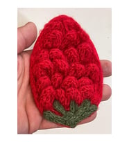 12X8 CM KIRMIZI ÇİLEK KEÇE ÖRGÜ APLİKE ARMA YAMA AKSESUAR