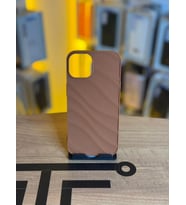 iPhone 14 Uyumlu Kaymaz Tırtıklı Dokulu Mat Kılıf (Kahverengi)