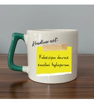 Kendime Not: Koleksiyon Olarak Kendimi Topluyorum Baskılı Yeşil Kulplu D Kupa (Beyaz)