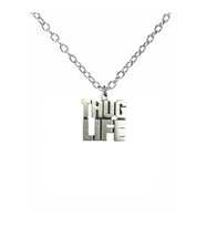 Thug Life Yazılı Metal Kolye – 60 cm Zincirli  Gümüş Renk Unisex Hip-Hop & Sokak Tarzı Aksesuar