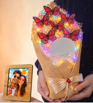 Kişiye Özel Renkli Led Işıklı Büyük Boy Kırmızı Kelebek Buketi & Fotoğraflı Ahşap Çerçeve