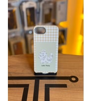 iPhone 16e Uyumlu Özel Tasarım Sevimli Figürlü Deri Dokulu Telefon Kılıfı (Bej)
