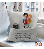 BK Gift Kişiye Özel Sevgililer Karikatür Tasarımlı Organizer Kumanda ve Atıştırmalık Cepli Gri Kırlent Yastık-107 Arkadaşa Hediye, Cepli Yastık