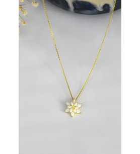 925 Ayar Altın Kaplama Kadın Beyaz Opal Taşlı Lotus Çiçeği Gümüş Kolye