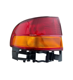 Leoparts Toyota Carina-E Stop Lambası Dış Sol 1996-1999 81560-05030