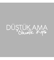 Düştük Ama Ölmedik Kıps Araba Sticker siyah 17x5 CM (Beyaz)