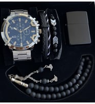 Modaya Uygun Modern Erkeklere Özel Tasarlandı: İki Adet Bileklik, Zippo Tip Çakmak, Tespih ve Premium Sportif ve Şık Metal Gümüş Erkek Kol Saati Seti Erkek Arkadaşa Kardeşe Kuzene Babaya Özel Doğum Günü Hediyesi
