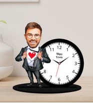 Kişiye Özel Karikatürlü Kalpli Adam Ahşap Biblo Masa Saati