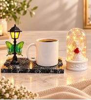 Sokak Lambalı Beyaz Kupa Bardak ve LED Işıklı Beyaz Melekli Fanus Seti
