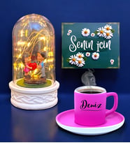 Led Işıklı Tasarım Fanus ve Pembe Renkli Kahve Fincanı  Kişiye Özel Hediye Seti  İsimli Fincan (Model 7)