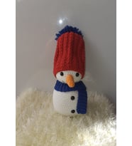 Kırmızı Şapkalı Kardan Adam Amigurumi Organik Oyuncak
