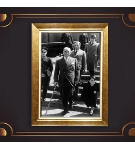 Altın Varaklı Çerçeveli Paspartulu Atatürk Tablo nl02A709 (Gold)