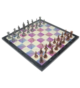 Gifthome Metal Satranç Takımı Orta Boy İngiliz Figürlü Antik Satranç Taşı ve MDF Bahar Desenli Satranç Tahtası