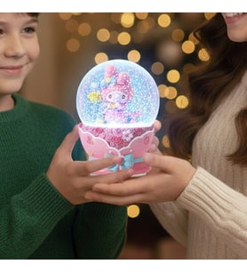My Melody Temalı Işıklı Müzikli Püskürtmeli Büyük Boy Kar Küresi 16 x 12 cm – Dekoratif Hediyelik (Karışık)