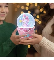 My Melody Temalı Işıklı Müzikli Püskürtmeli Büyük Boy Kar Küresi 16 x 12 cm – Dekoratif Hediyelik (Karışık)