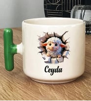Kişiye Özel 3D Efektli Tatlı Kuzucuk Hediye T Kupa Bardak İsimli İsim Yazılı (Yeşil)