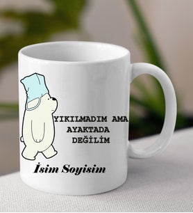 Komik - Esprili Kupa YIKILMADIM AMA AYAKTTADA DEĞİLİM Tasarımlı İsim Soyisim Yazılı Kişiye Özel Kupa Bardak