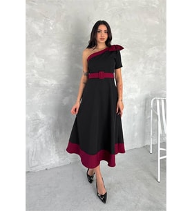 Neşeli butik kadın siyah tek omuz fiyonk detaylı kemerli kloş midi elbise NBK4189