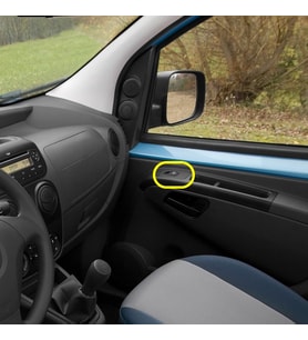 Fiat Fiorino 2008-2023 Sağ Ön Kapı Cam Açma Düğmesi Çerçeveli