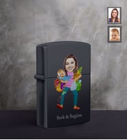 Kişiye Özel Anneler Günü Anne ve Erkek Çocuk Karikatürlü UV Baskılı Siyah Benzinli Cakmak Model-1