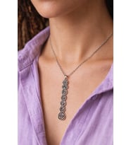 Aura Line – Uzun Form Sembol Detaylı Unisex Metal Kolye