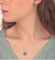 925 Ayar Gümüş Zümrüt Taşlı Nergis Çiçeği Kolye Küpe Set
