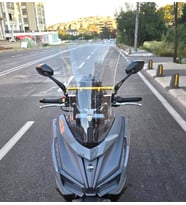MOTOCAM Sym Cruisym 150 GT Ön Cam 2023-2026 Model 58cm Şeffaf Renkli 4mm