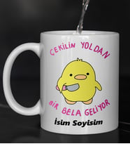 Komik - Esprili Kupa Bardak ÇEKİLİN YOLDAN BİR BELA GELİYOR Tasarımlı Komik Kupa Bardak