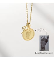 Kişiye Özel 925 Ayar Gümüş Bebek Ayak İzi Fotoğraflı Harf Kolye (Gold)