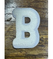 7X4 CM ÜTÜ İLE YAPIŞAN PELUŞ KABARTMA B HARFİ APİLE ARMA YAMA DİKİŞ AKSESUARI