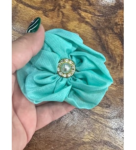 İNCİ BONCUKLU NİL YEŞİLİ ÇİÇEK BROŞ YAKA İĞNESİ TÜRBAN AKSESUARI  8X8 CM