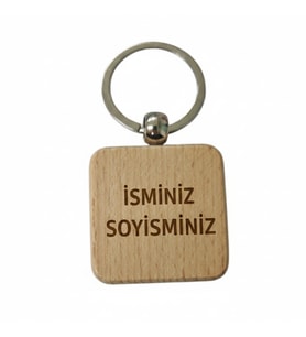 Kişiye Özel Kare Ahşap Anahtarlık – İsim Soyisim Yazılı Lazer Gravür Anahtarlık – Özel Tasarım Kişisel Hediye