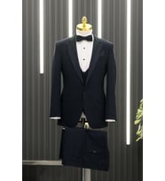 Regular Fit Armürlü Mono Çıkmalı Yaka Yelekli Papyonlu Smokin Takım Elbise (Lacivert)