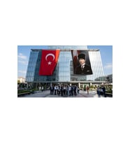 Kalpaklı Mustafa K.Atatürk ve Türk Bayrağı Bayrak ve Türk Bayrağı Premium Raşel Kumaş 2'li Set 10x15 metre ATA4